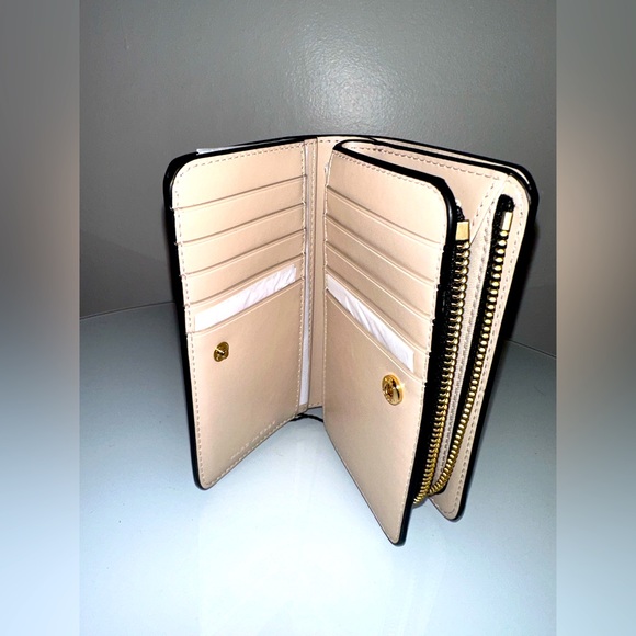 Marc Jacobs Unisex Saffiano Medium Biofold Leather Wallet in Color Marshmallow - Picture 3 of 3